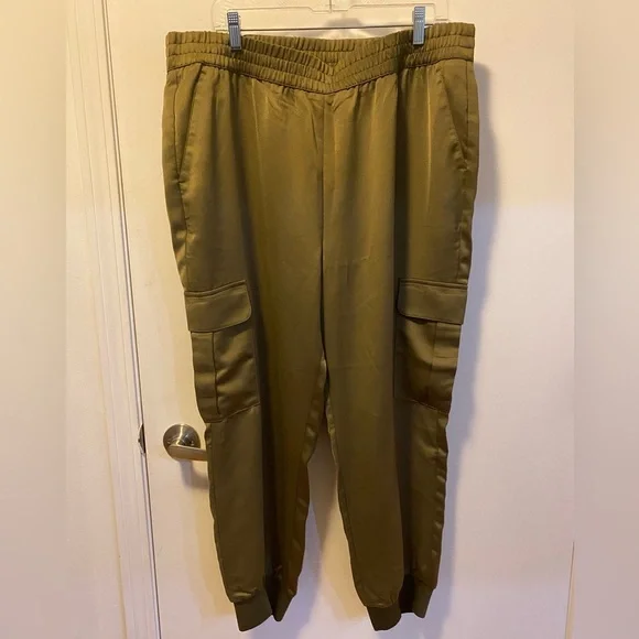 NWT Banana Republic Satin Cargo Joggers, Size XL - Picture 3 of 7